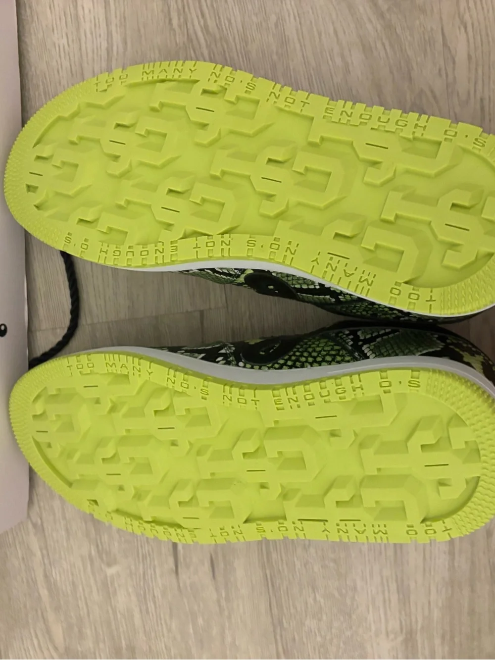 Geiger Men’s Neon Green Snake-Print Sneakers
